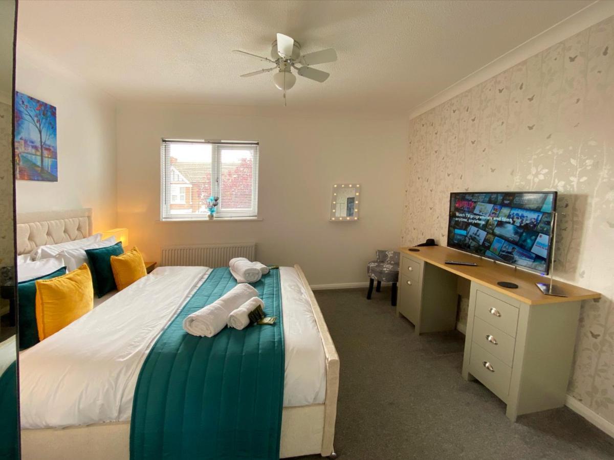 2 Bedroom Private House Near Bedford Town And Train Station Buitenkant foto
