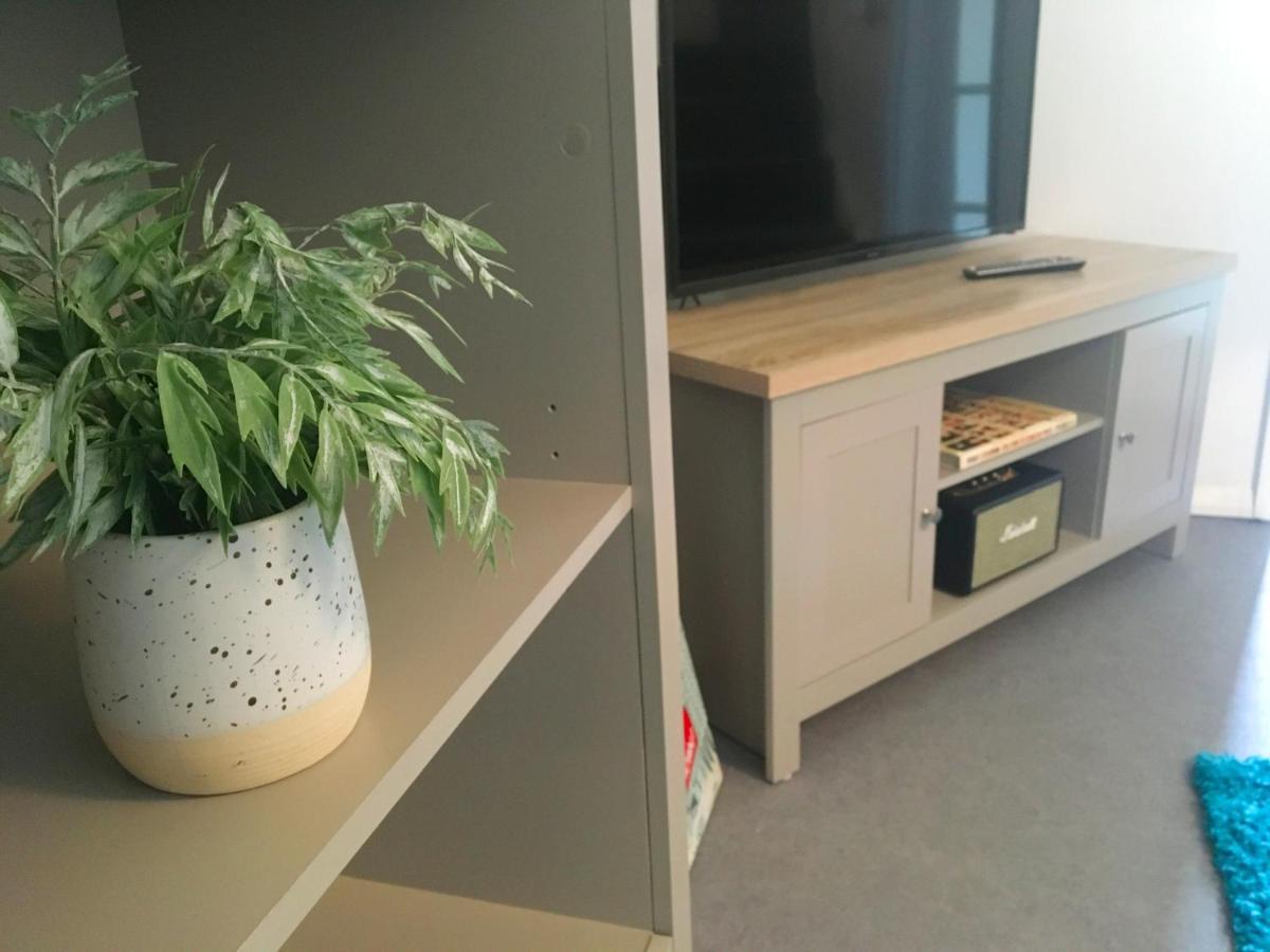 2 Bedroom Private House Near Bedford Town And Train Station Buitenkant foto